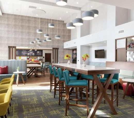 Hampton Inn & Suites Pittsburgh New Stanton PA
