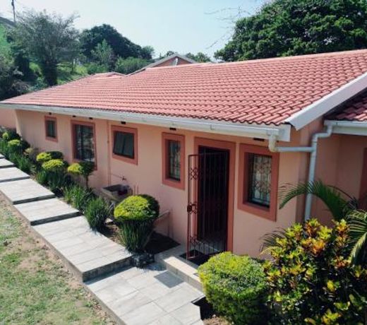 Oniely guesthouse situated in Kloof