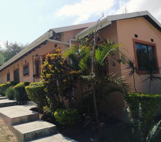 Oniely guesthouse situated in Kloof