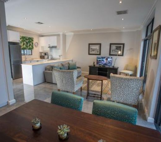 uSHAKA WATERFRONT - PENTHOUSE PLUSH PERFECTION