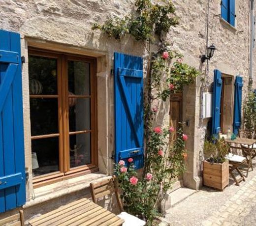 GÃ®te Rue des Fleurs Puycelsi