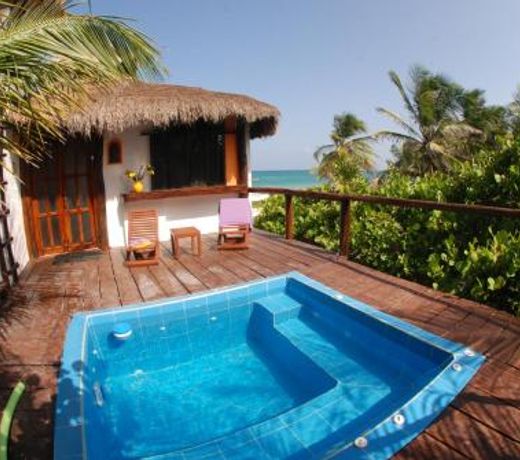Gorgeous Beach Front Studio with shared Small Pool