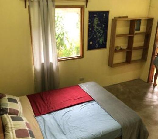 Alahna's Surf Lodge