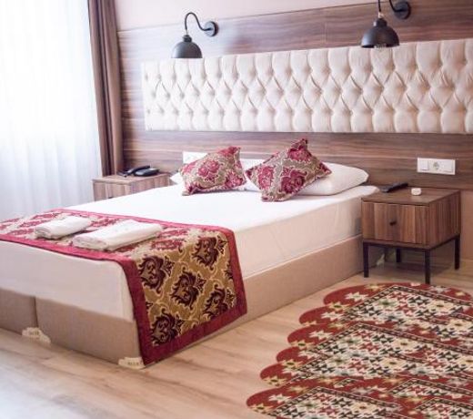 The Reina Hotel