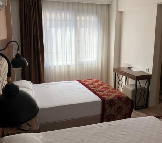 The Reina Hotel