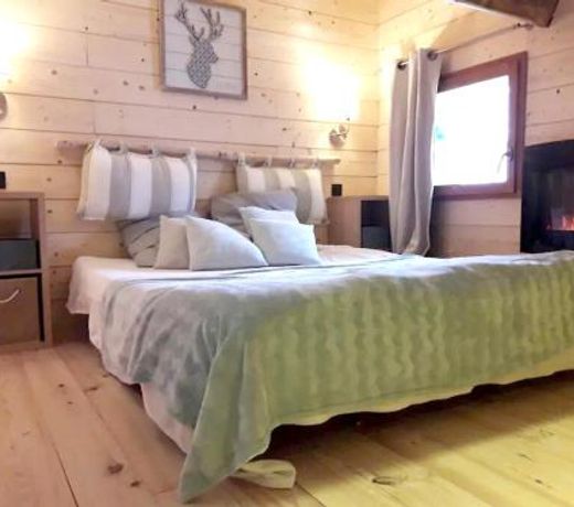 Appartement de 2 chambres avec wifi a Peone