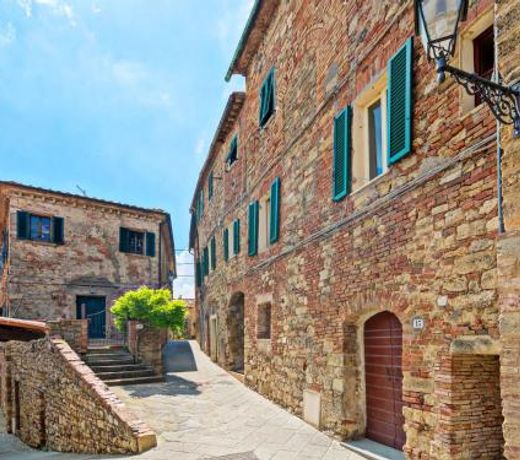 Part of a large house in the center of Monte Castelli Pisano
