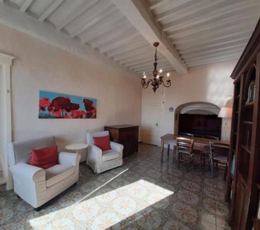 Part of a large house in the center of Monte Castelli Pisano