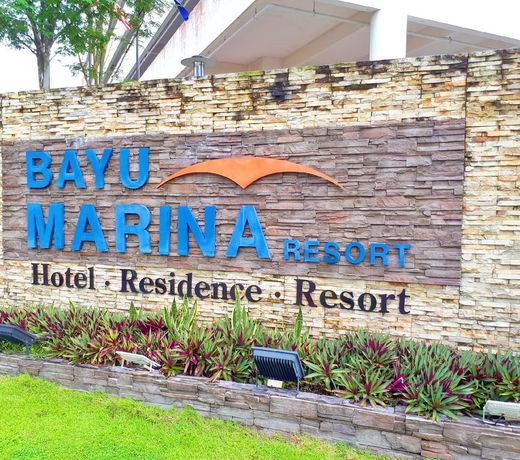 Bayu Marina Holmes