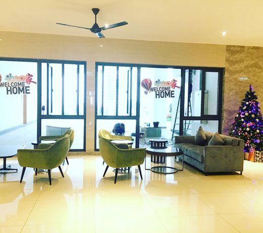 Luxurious R&F 3 Bedrooms Unit