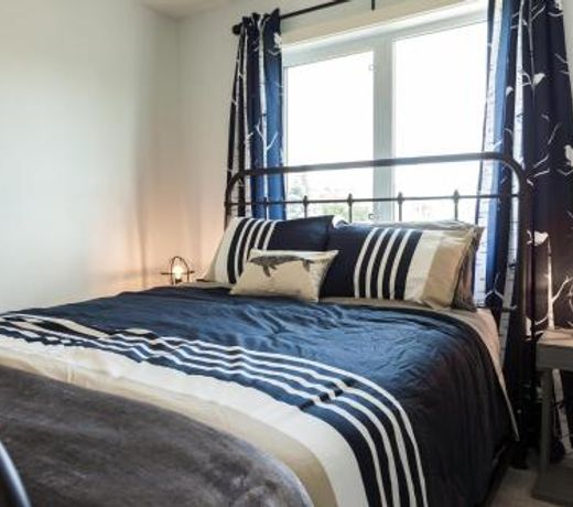 MOUNTAIN STYLE HOME I w Secondary Suite I w free parking & WiFi!