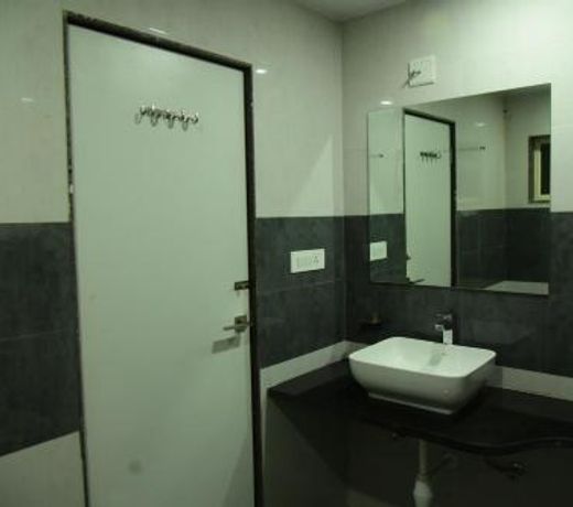 Hotel Savera Palace