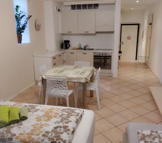 Near the railstation nice apartment for 3 guest