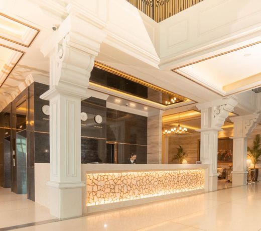 The Monarch Hotel