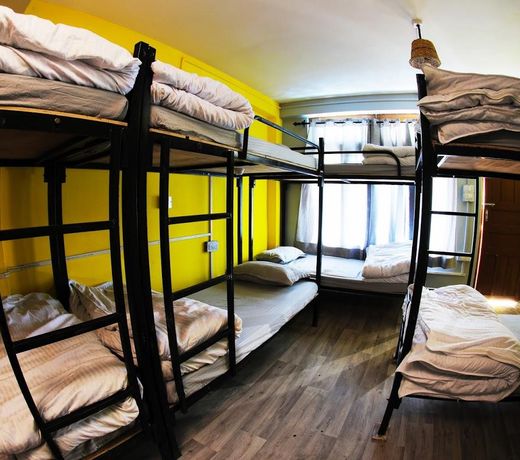 Whoopers Hostel Tosh