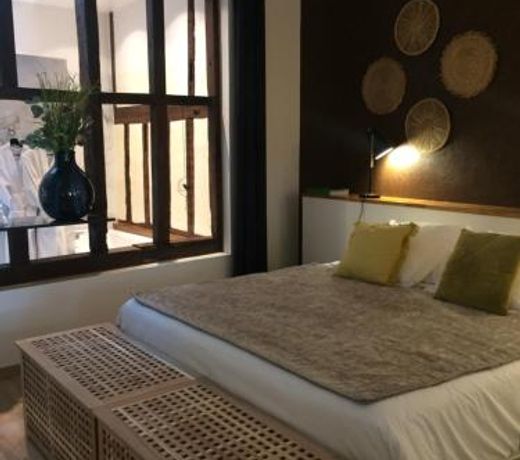 LA SUITE 48
