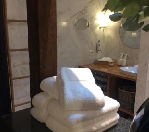 LA SUITE 48