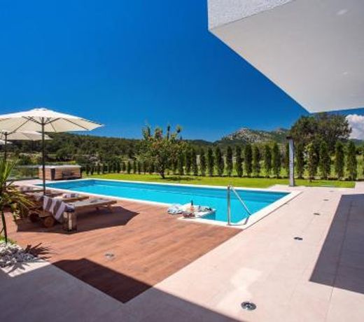 Villa Agava with heated pool, Jacuzzi, sauna, gym, 4 en-suite bedrooms