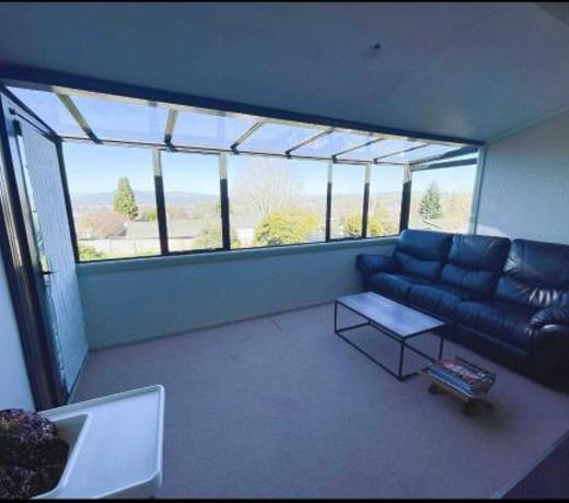 Mountain Top kiwi star holiday home