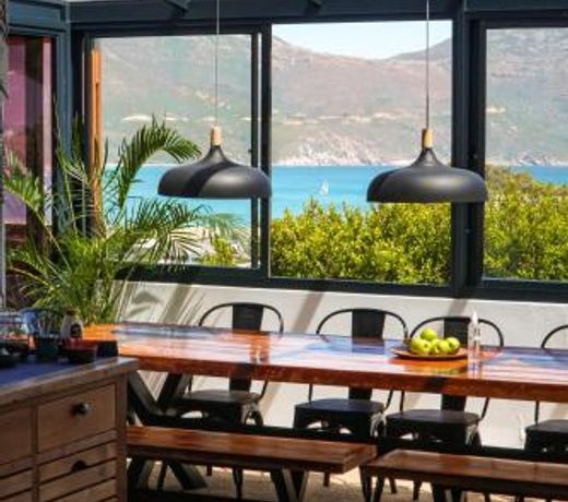 Hout & About Guest House