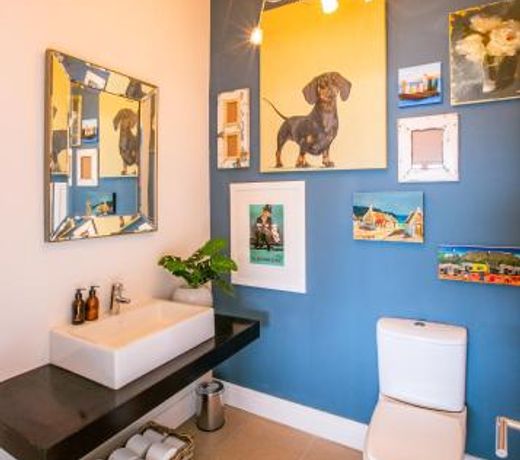 Hout & About Guest House