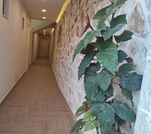 Stonevilla Buta