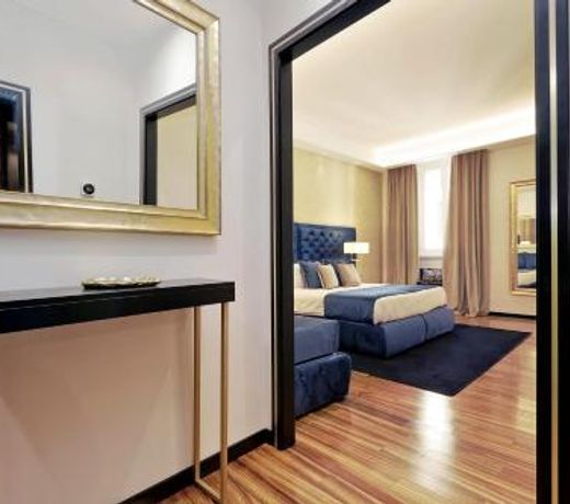 Spanish Diamond Luxury Suites & Jacuzzi
