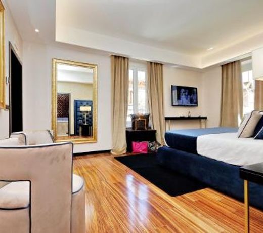 Spanish Diamond Luxury Suites & Jacuzzi
