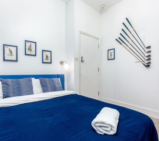 SIDNEY STREET - B - DELUXE GUEST ROOM 3