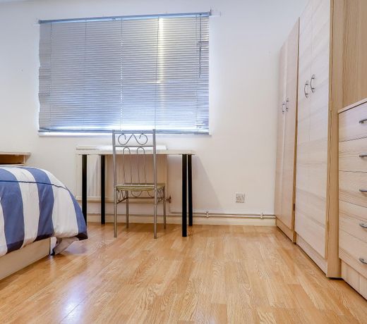 REGAL CLOSE DELUXE SINGLE GUEST ROOM 1