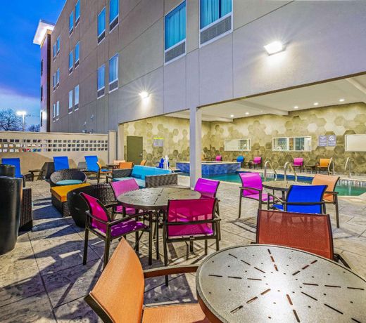 La Quinta Inn & Suites by Wyndham Waco Baylor Downtown