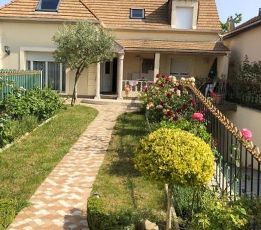Appartement de 3 chambres avec jardin clos et wifi a Sannois