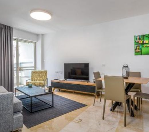 DIZENGOFF SQUARE superb 1 bedroom with balcony