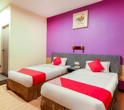 OYO 43930 Hotel Esplanade
