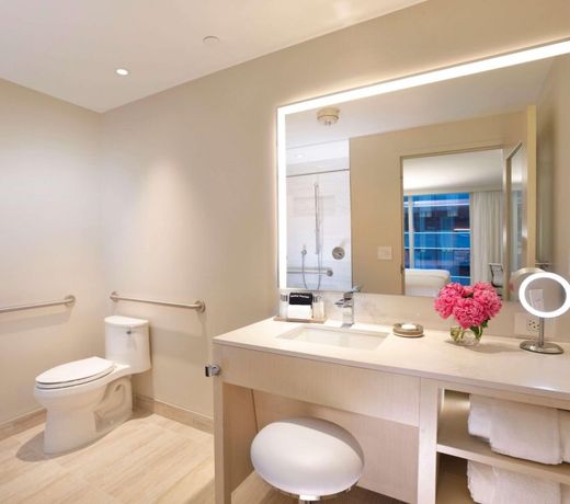 HALL Arts Hotel, Dallas, Curio Collection by Hilton