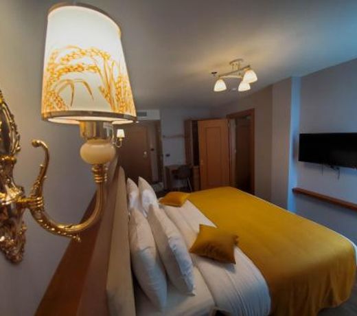 Albanopolis Hotel
