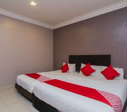 OYO 44027 Golden Horse Hotel