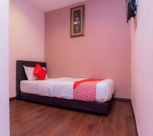 OYO 44026 98 Hotel