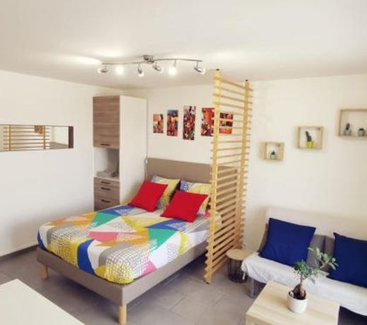 Suite Athena - Melun gare RER - Balcon et parking