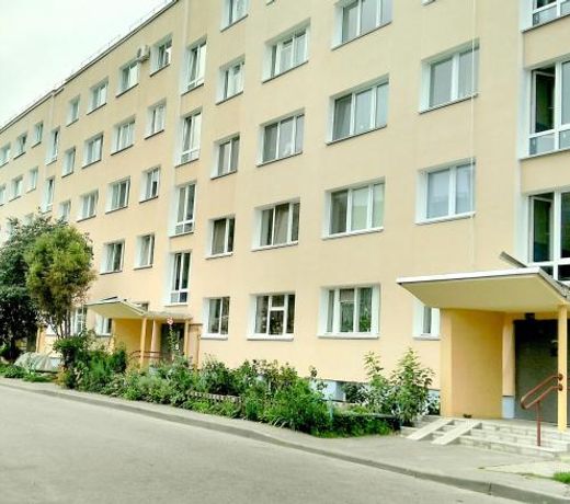 ÐÐ¿Ð°ÑÑÐ°Ð¼ÐµÐ½Ñ Ñ Ð´Ð²ÑÐ¼Ñ ÑÐ¿Ð°Ð»ÑÐ½ÑÐ¼Ð¸ Ð² ÑÐµÐ½ÑÑÐµ Ð½Ð° ÐÐ°ÑÐ±ÑÑÐµÐ²Ð°