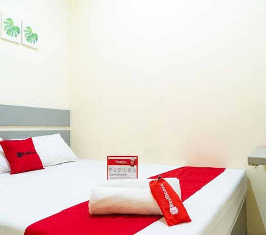 RedDoorz near CBD Ciledug