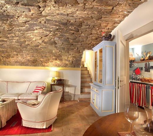 Romantic House