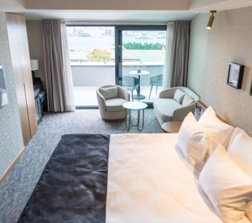 MEG HOTEL