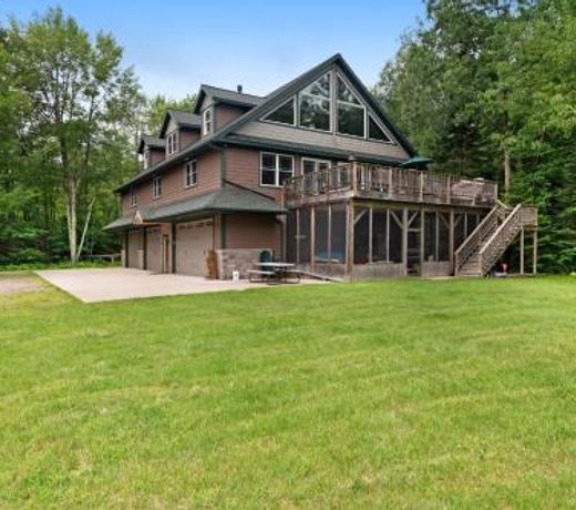 Grand Tomahawk Lodge