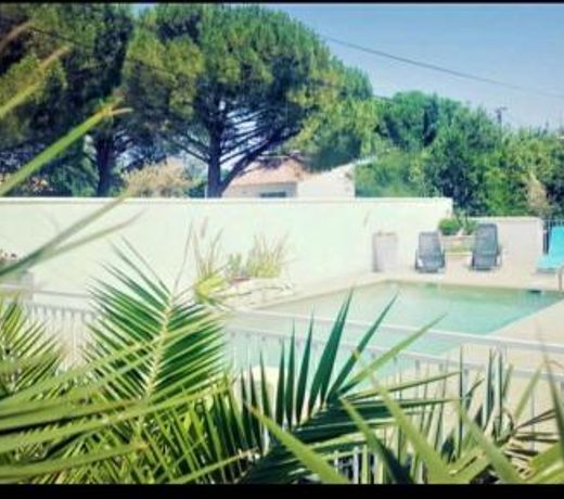 suite parentale avec petit sejour et PISCINE