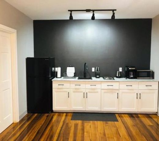 Le Zo Vacations - Spacious Modern Apartment with Patio