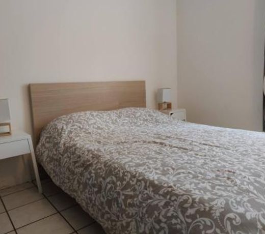 Modern 1 bedroom apartment near the metro.