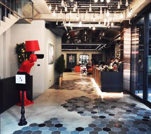 Thinker Hotel