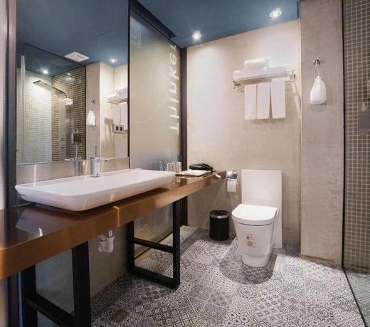 Thinker Hotel