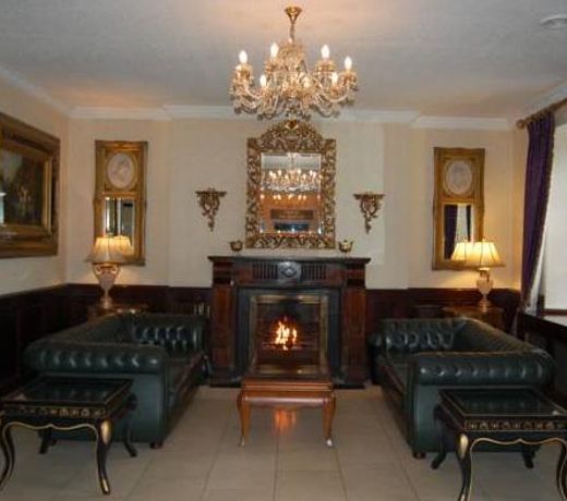 Dooly's Hotel